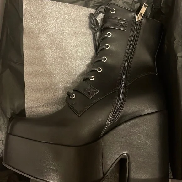platform dollskill boots woman sz 6 - Picture 2 of 3
